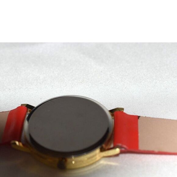NWOT Geneva Platinum Red Quilted 8" Band Red Face Gold Tone New Battery Watch - Picture 4 of 4